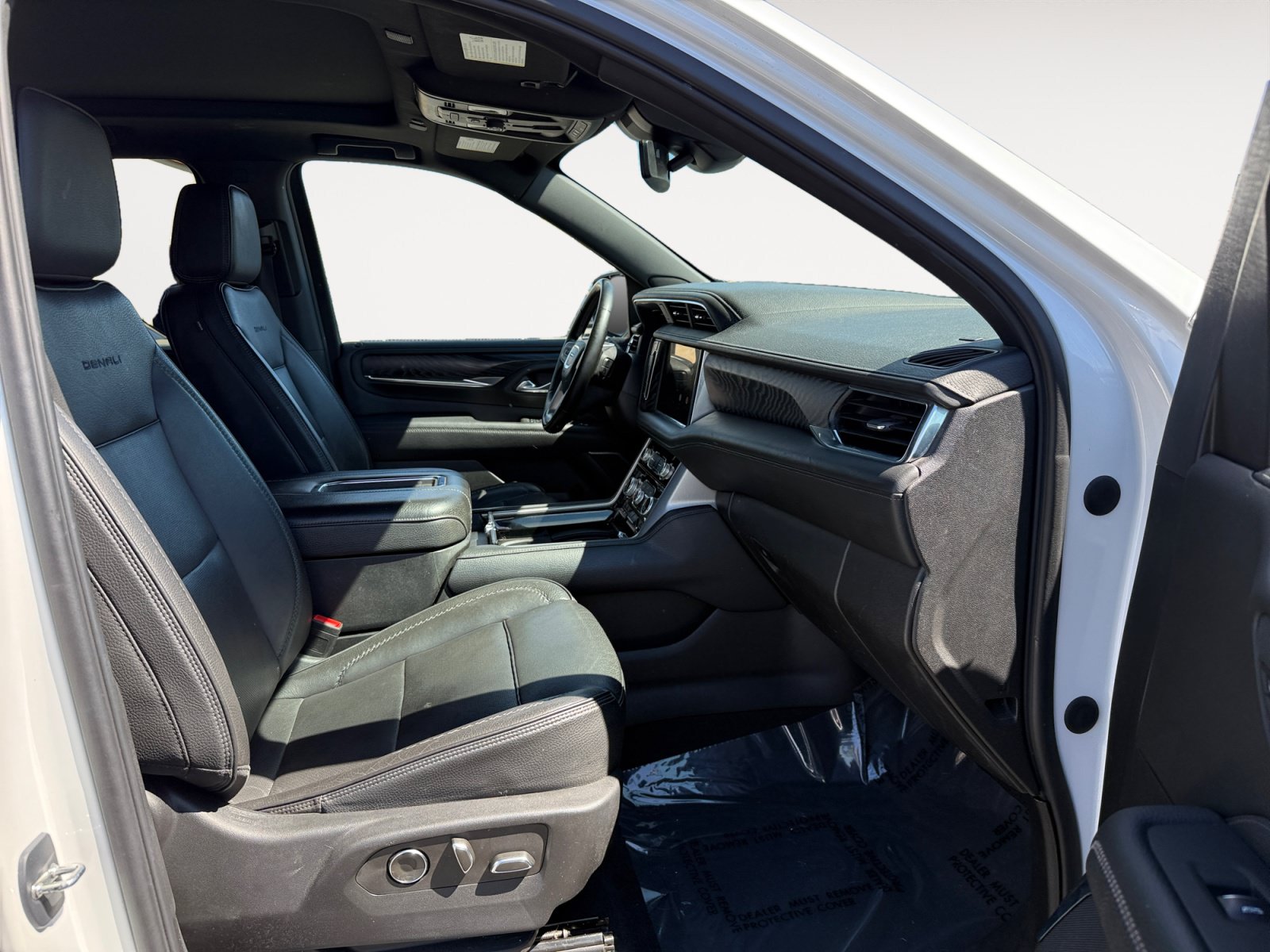 Used 2023 GMC Yukon XL Denali w/ LPO, Floor Liner Package AWD/4WD image 19