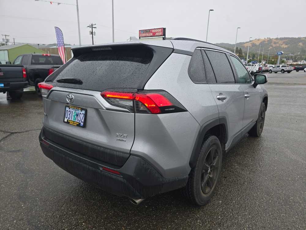 Used 2020 Toyota RAV4 XLE AWD/4WD image 10