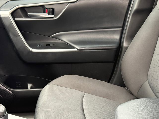 Used 2022 Toyota RAV4 XLE w/ Convenience Package image 12