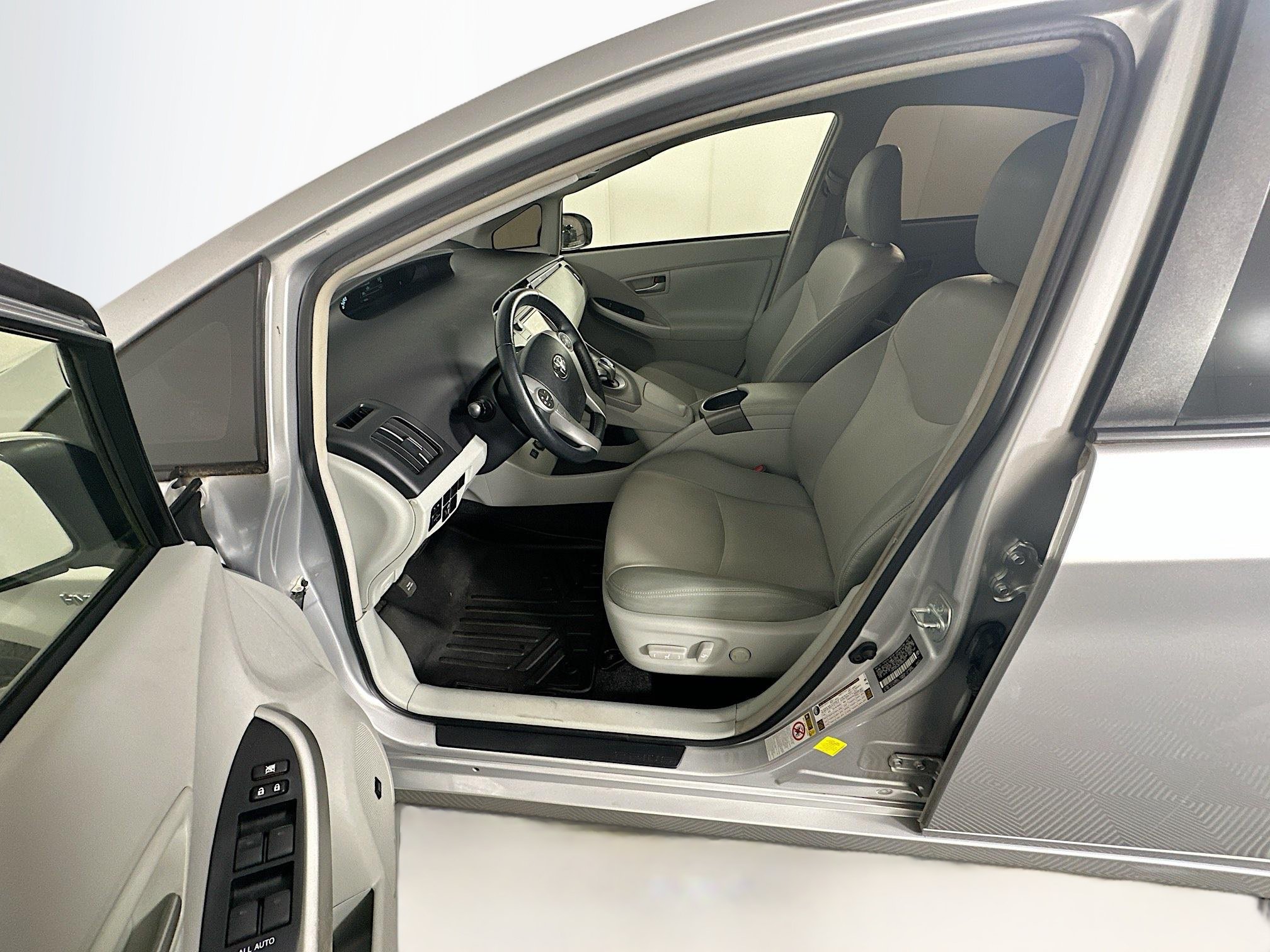 Used 2015 Toyota Prius Four FWD image 13