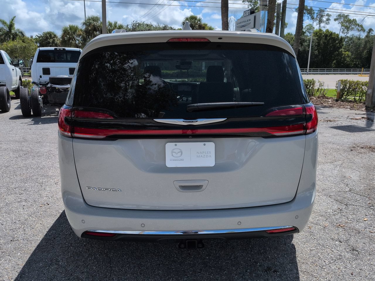 Used 2021 Chrysler Pacifica Touring-L w/ Premium & Safety Sphere Group FWD image 6