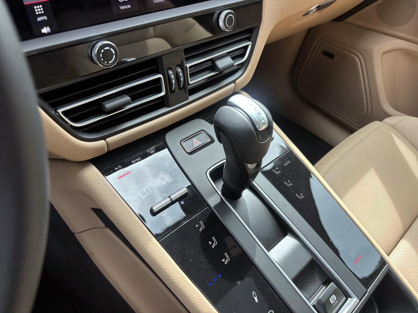 Used 2025 Porsche Macan image 34