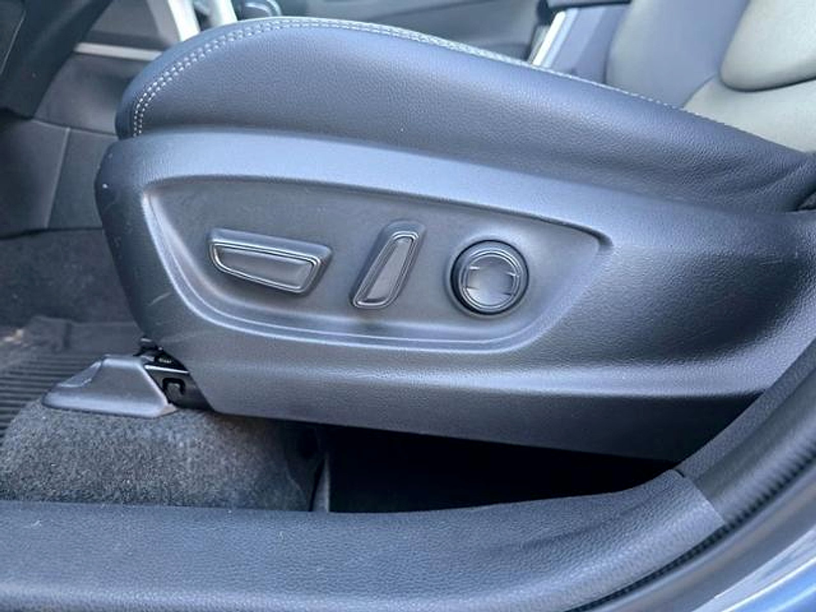 Used 2023 Toyota Corolla Cross XLE image 20