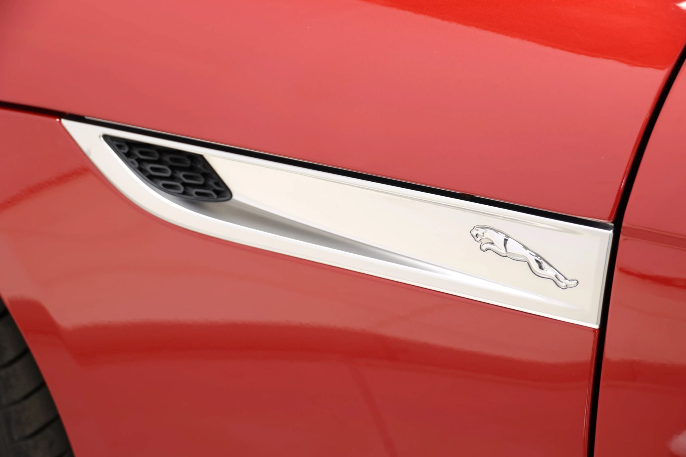Used 2021 Jaguar F-TYPE R AWD/4WD image 87