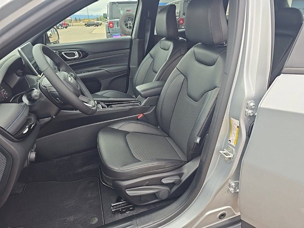 New 2026 Jeep Compass Latitude image 17