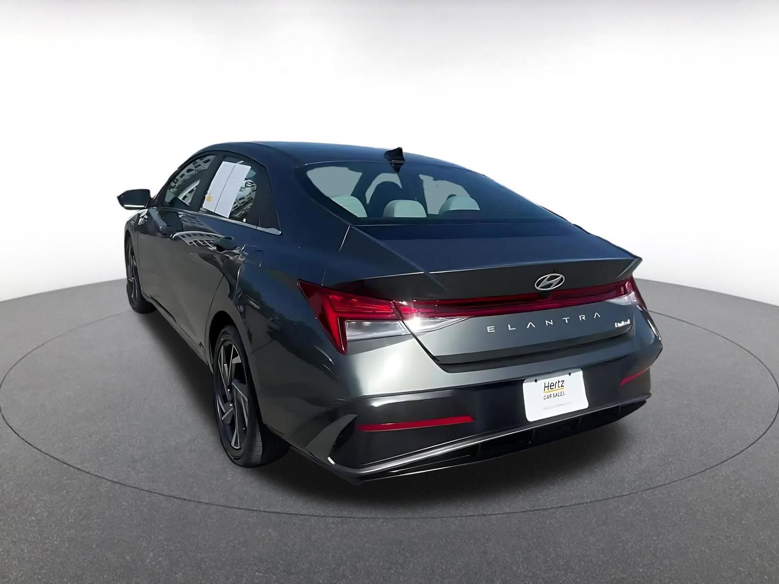 Used 2025 Hyundai Elantra Limited image 11