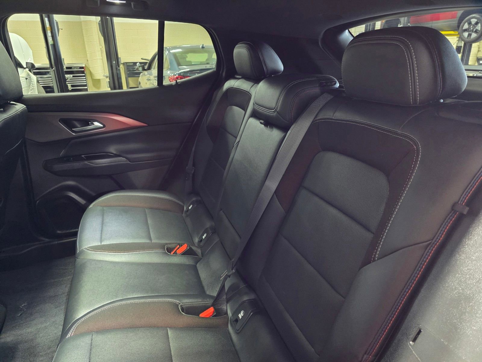 Used 2025 Chevrolet Equinox EV RS w/ Convenience Package II image 10