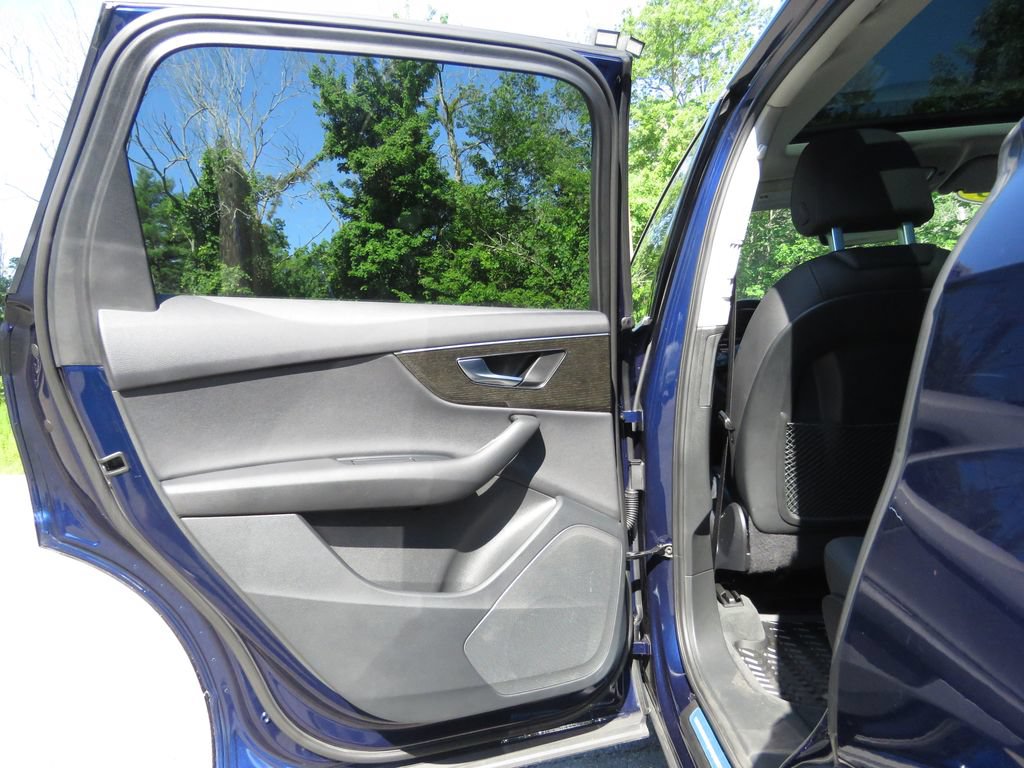 Used 2023 Audi Q7 2.0T Premium w/ Convenience Package AWD/4WD image 20