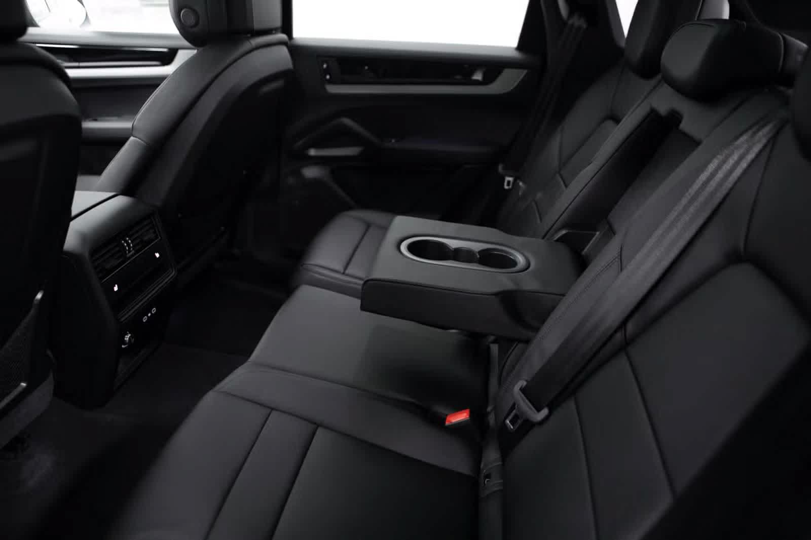 Certified 2026 Porsche Cayenne AWD/4WD image 35