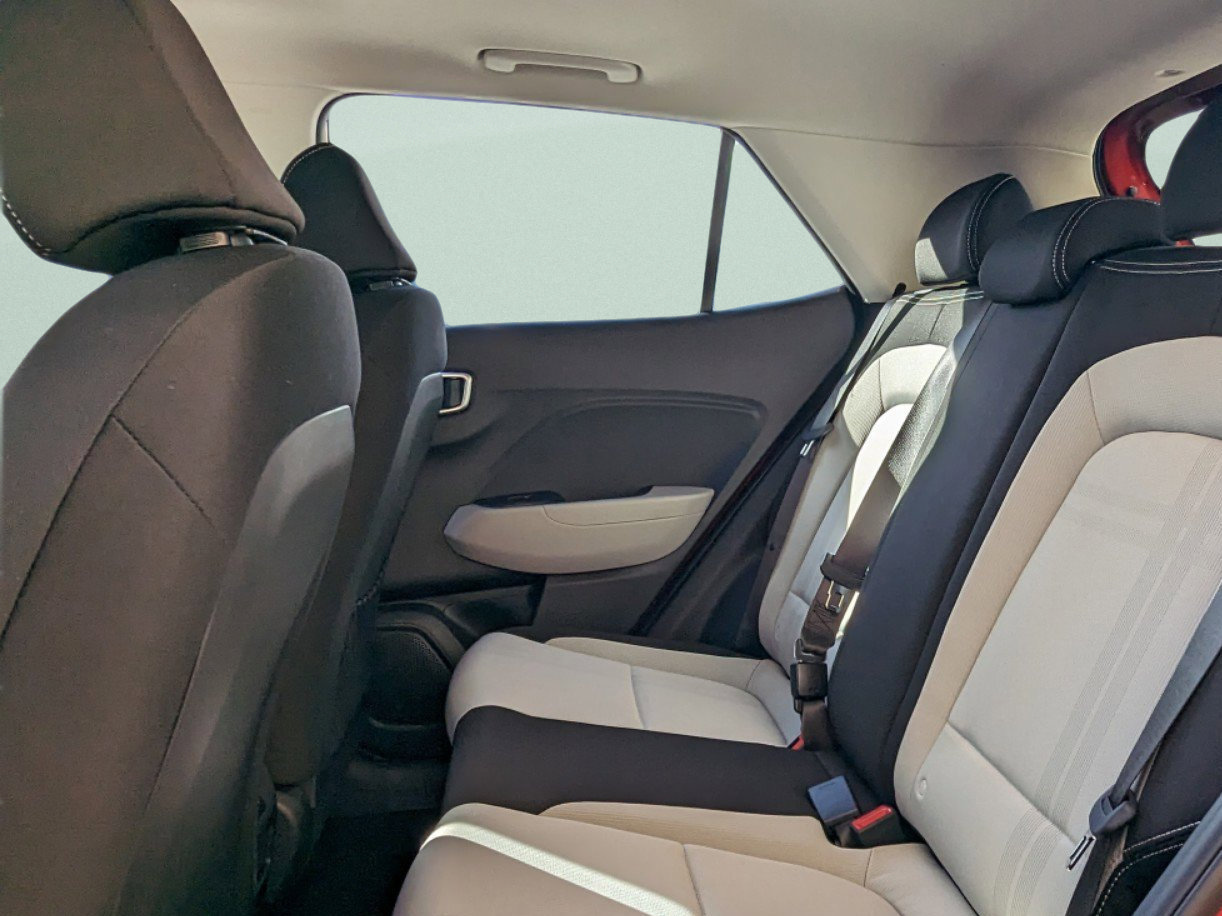 New 2025 Hyundai Venue SEL FWD image 11