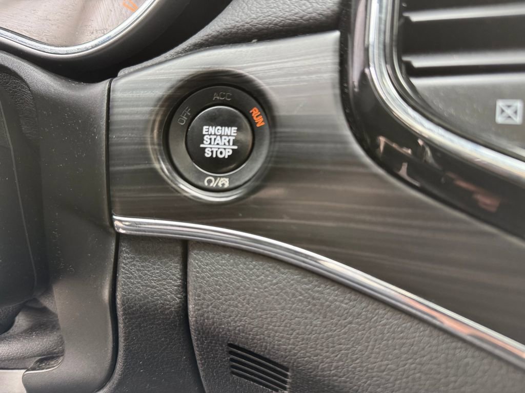 Used 2022 Jeep Grand Cherokee Limited w/ Tech Group image 12