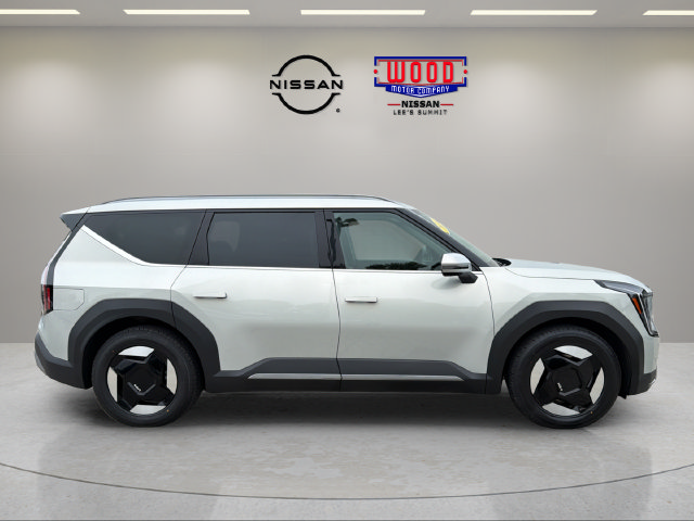Used 2024 Kia EV9 Wind AWD/4WD image 2