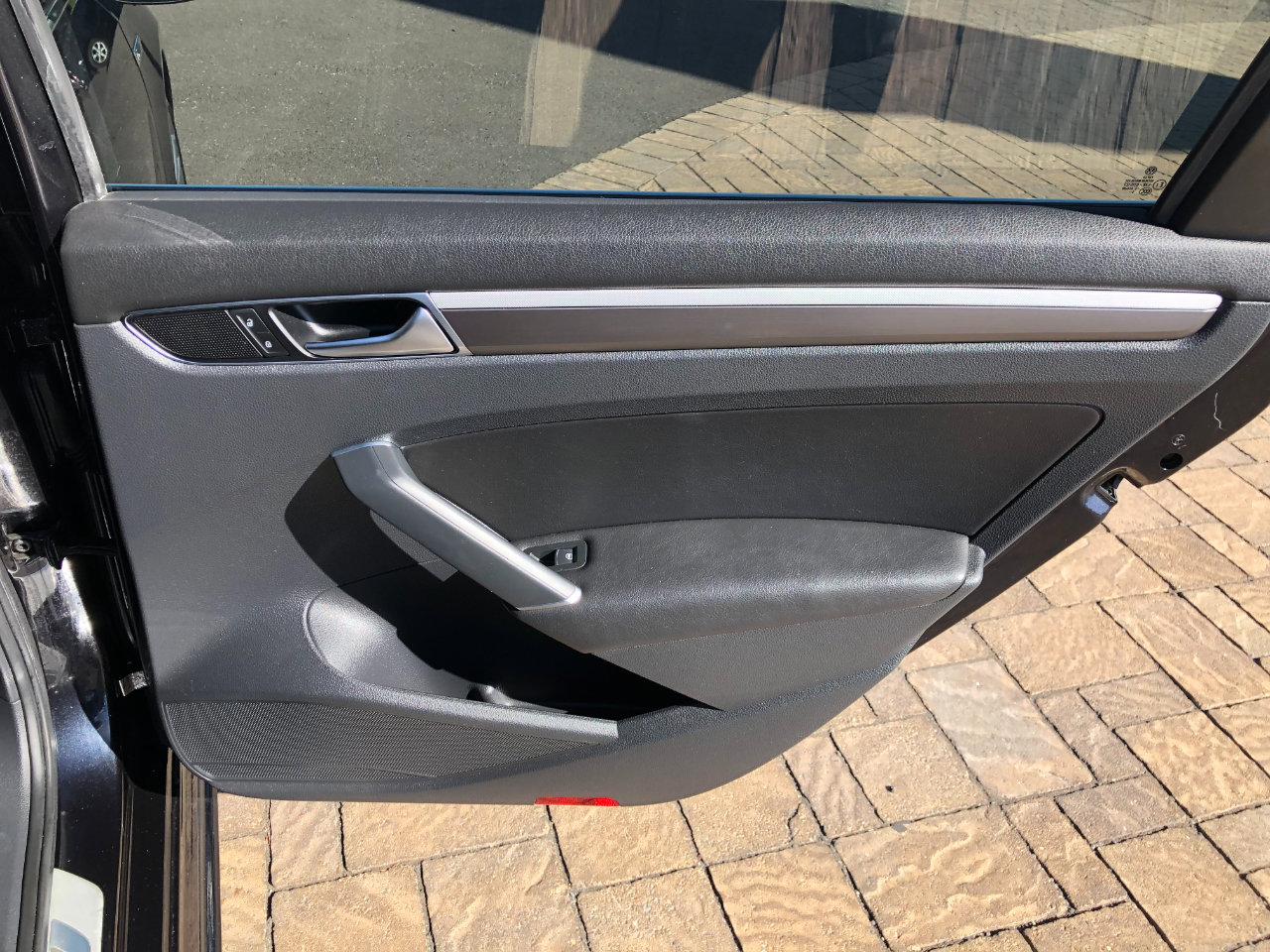 Used 2017 Volkswagen Passat 1.8T R-Line image 25