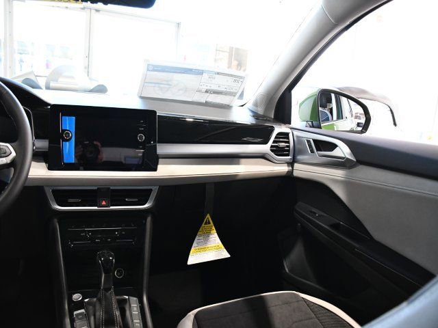 New 2026 Volkswagen Taos SE image 17