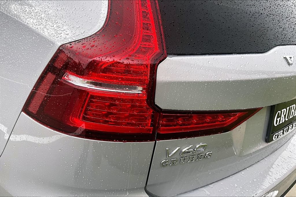 Certified 2025 Volvo V60 B5 Cross Country Plus AWD/4WD image 40