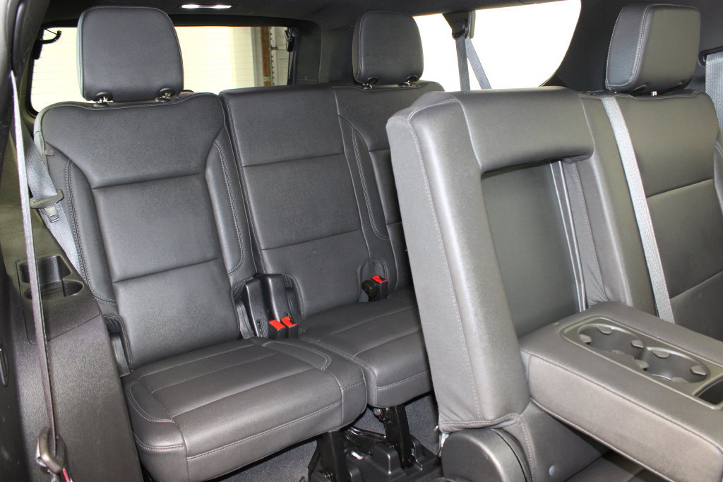 Used 2023 Chevrolet Suburban Z71 w/ Luxury Package AWD/4WD image 9