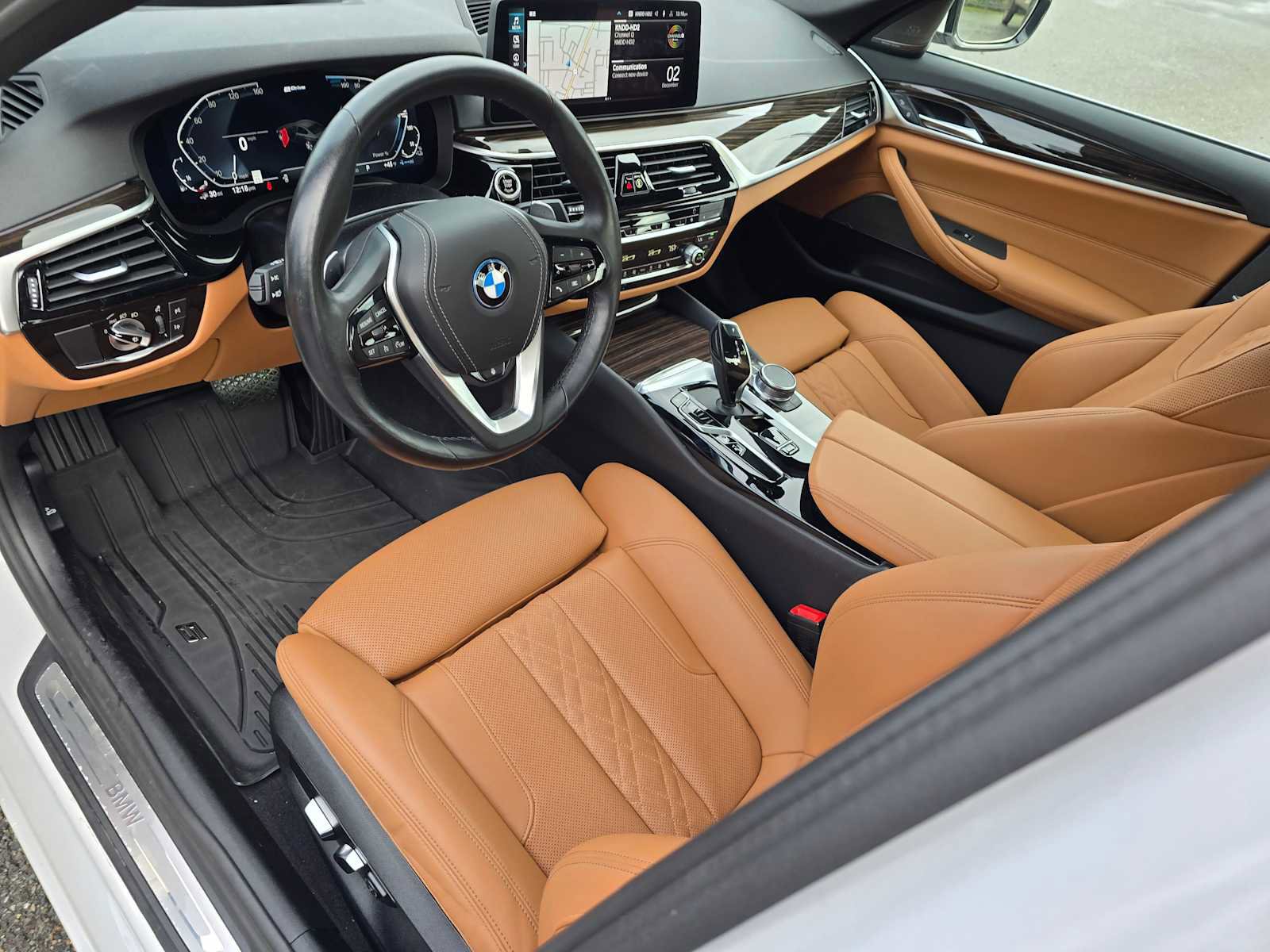 Used 2023 BMW 530e xDrive w/ Premium Package image 26