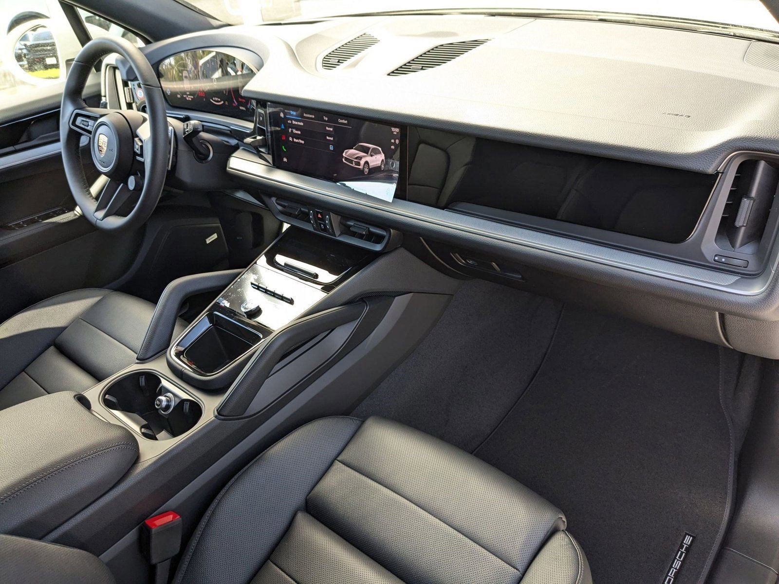 Certified 2025 Porsche Cayenne image 26