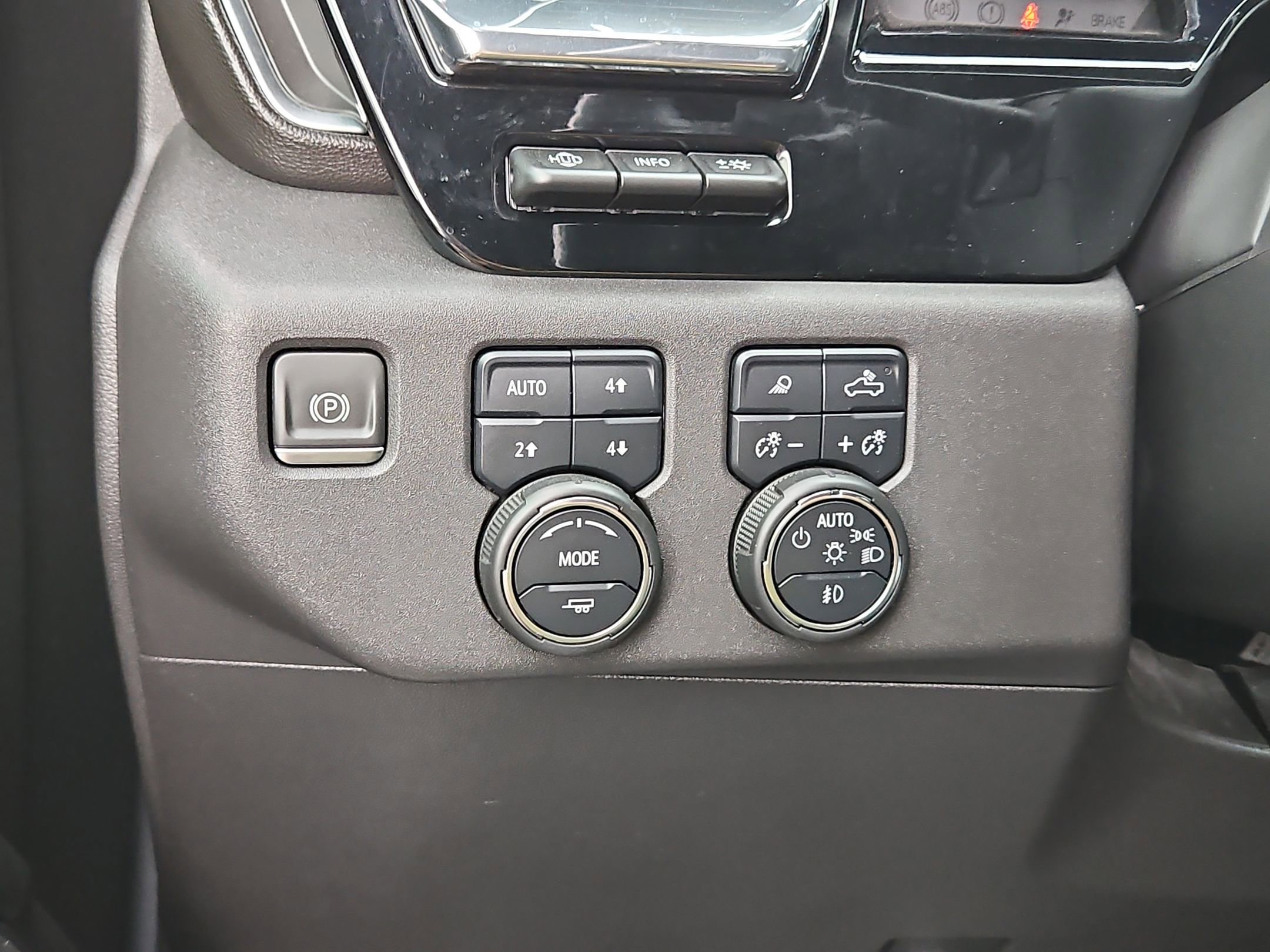 Certified 2024 Chevrolet Silverado 1500 High Country w/ Technology Package image 26