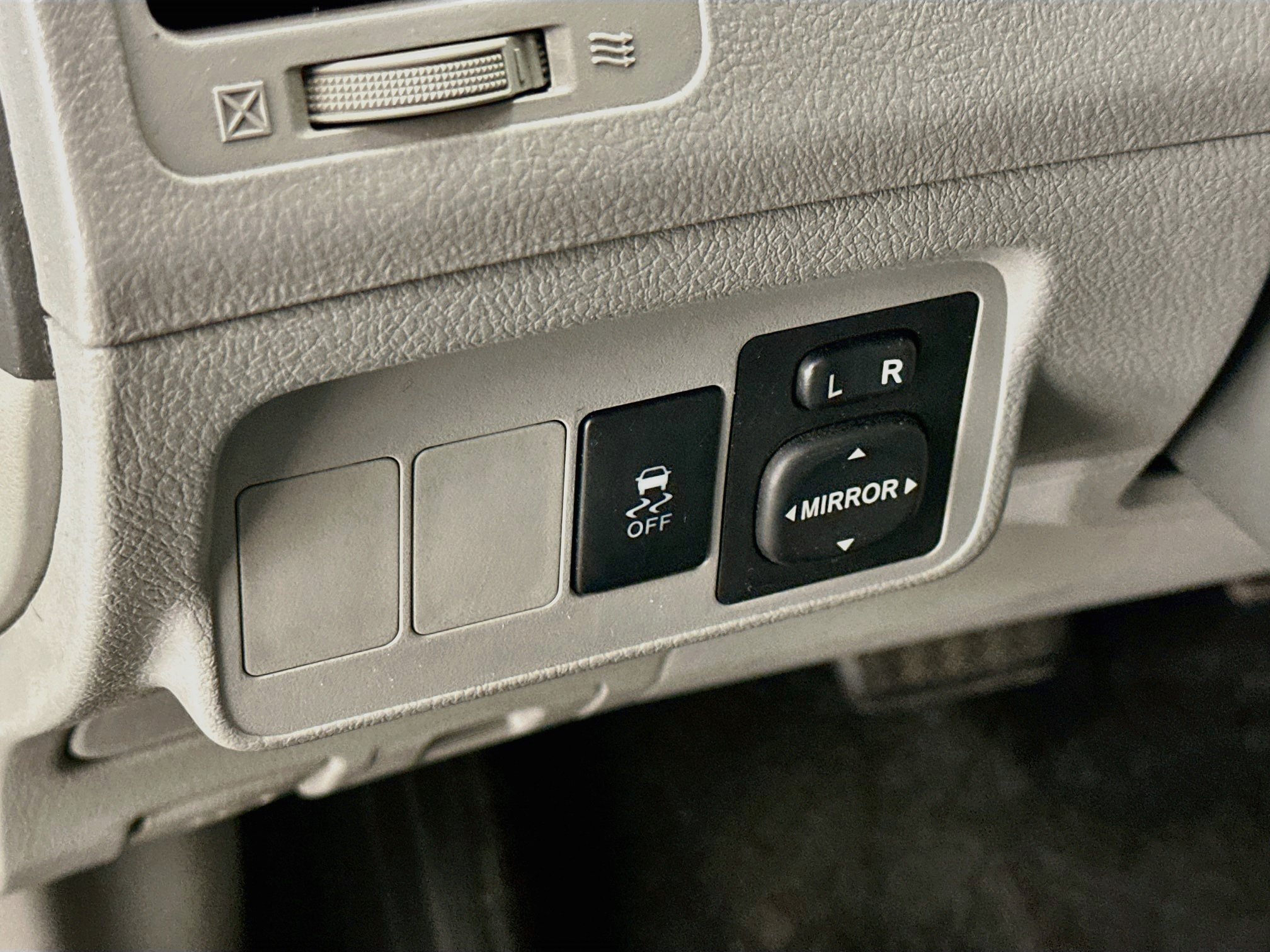 Used 2010 Toyota Corolla LE w/ All Weather Guard Pkg FWD image 17