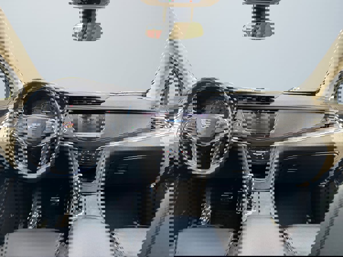 Used 2018 Cadillac XT5 Luxury w/ Driver Awareness Package image 10