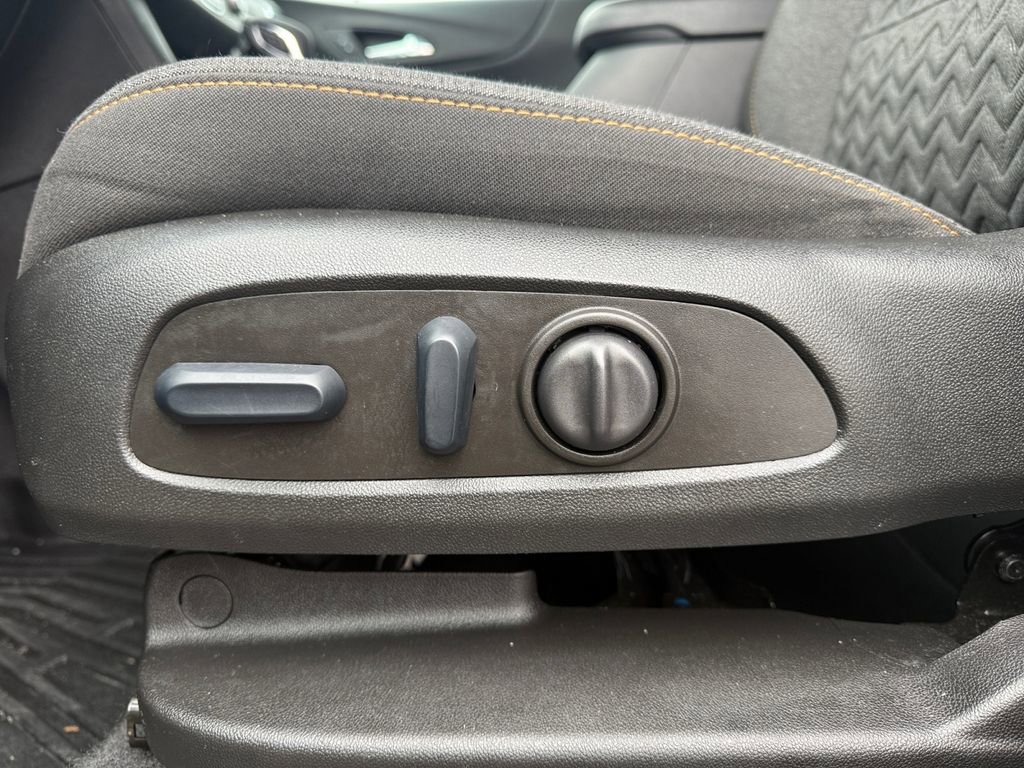 Used 2023 Chevrolet Equinox LT image 16