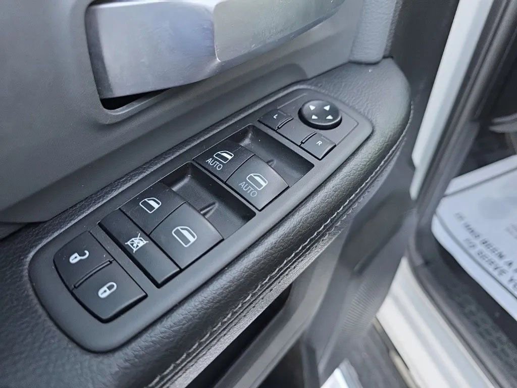 Used 2021 RAM 3500 Big Horn image 13