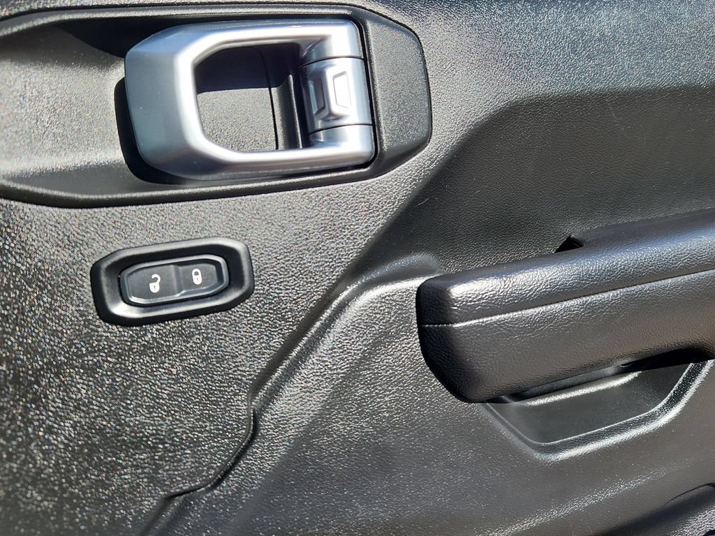 Used 2023 Jeep Gladiator Sport AWD/4WD image 12