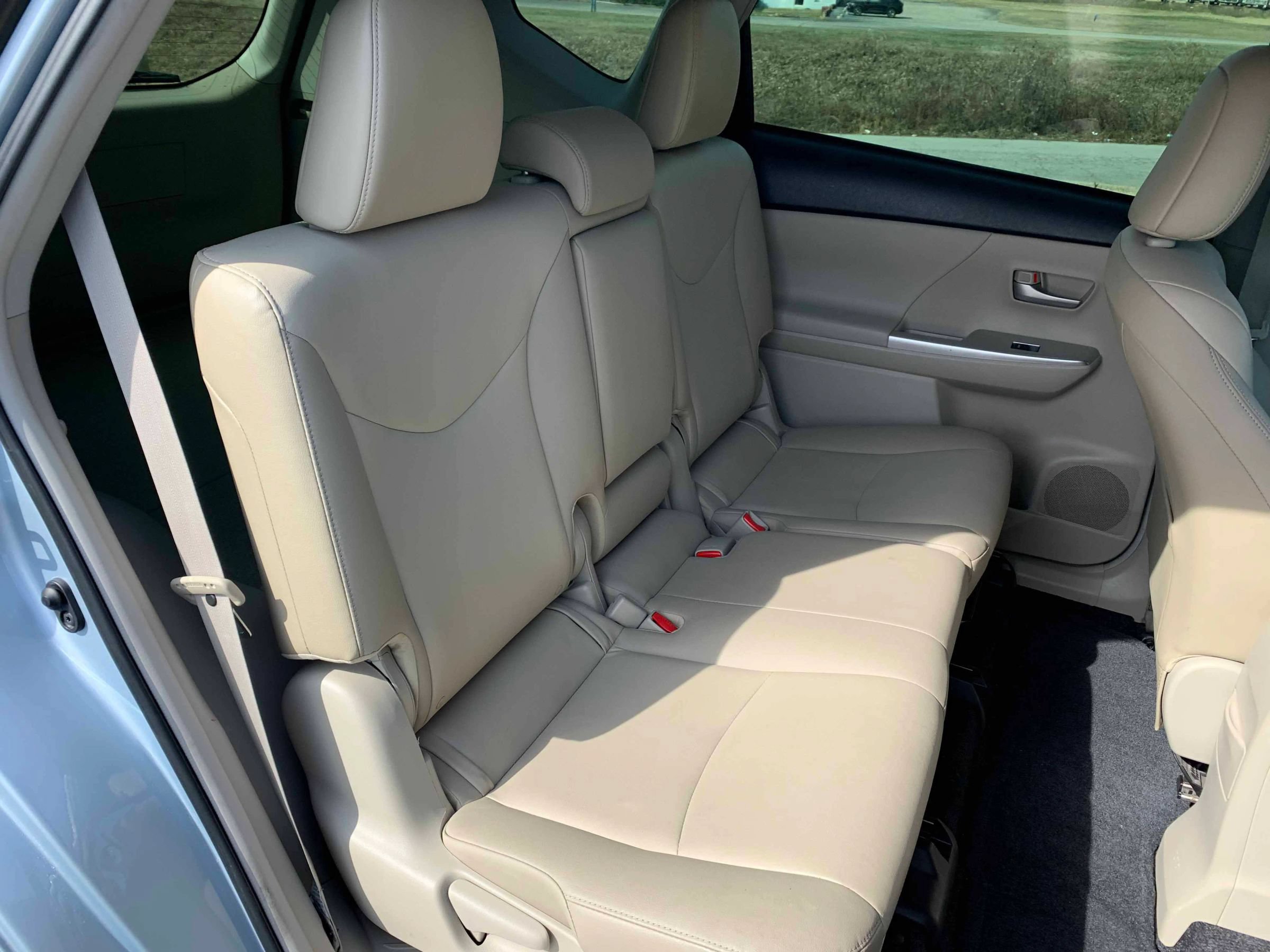 Used 2014 Toyota Prius V Five image 4