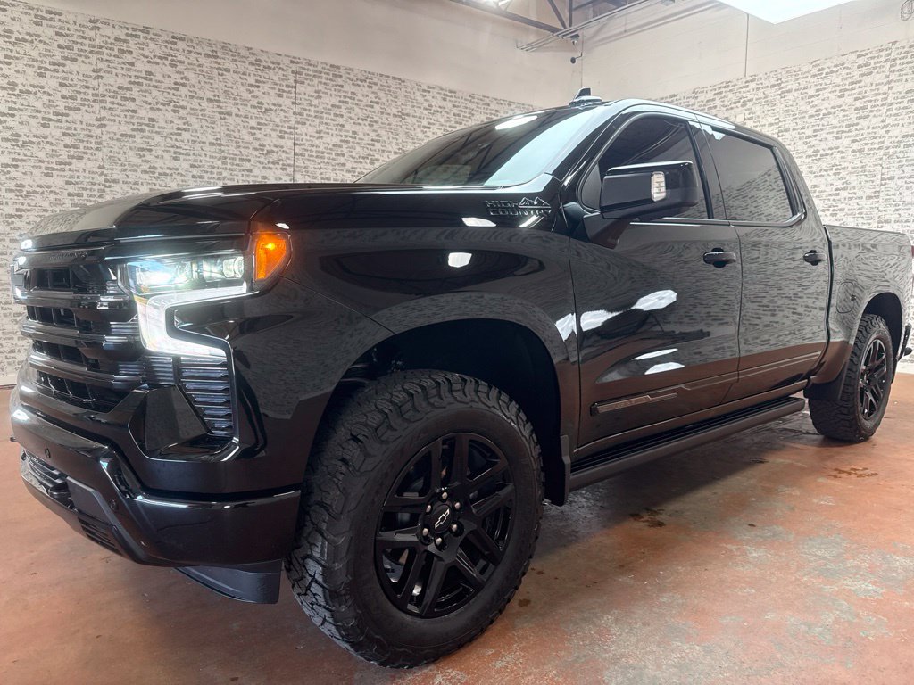 Used 2026 Chevrolet Silverado 1500 High Country w/ Midnight Edition AWD/4WD image 3