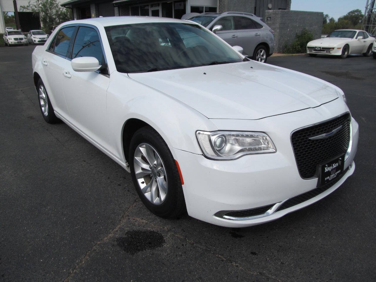 Used 2019 Chrysler 300 Touring RWD image 7