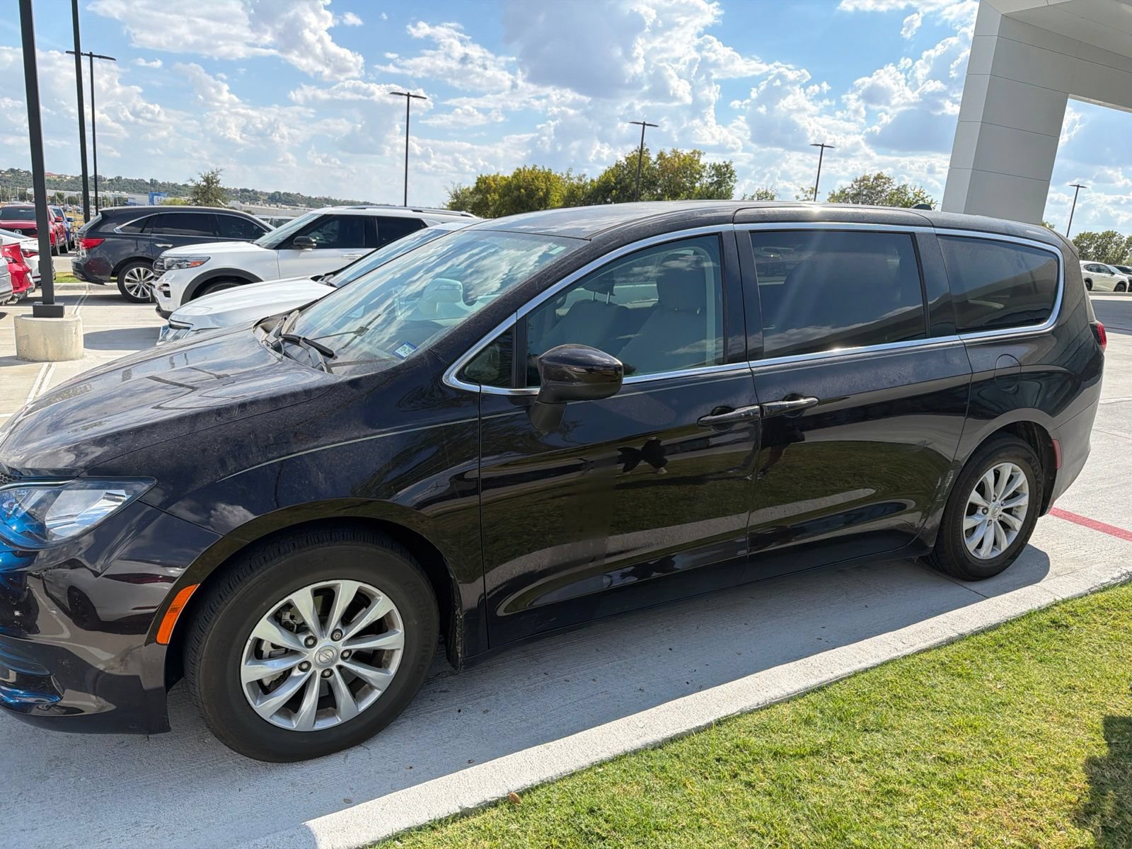 Used 2017 Chrysler Pacifica Touring w/ Tire & Wheel Group
