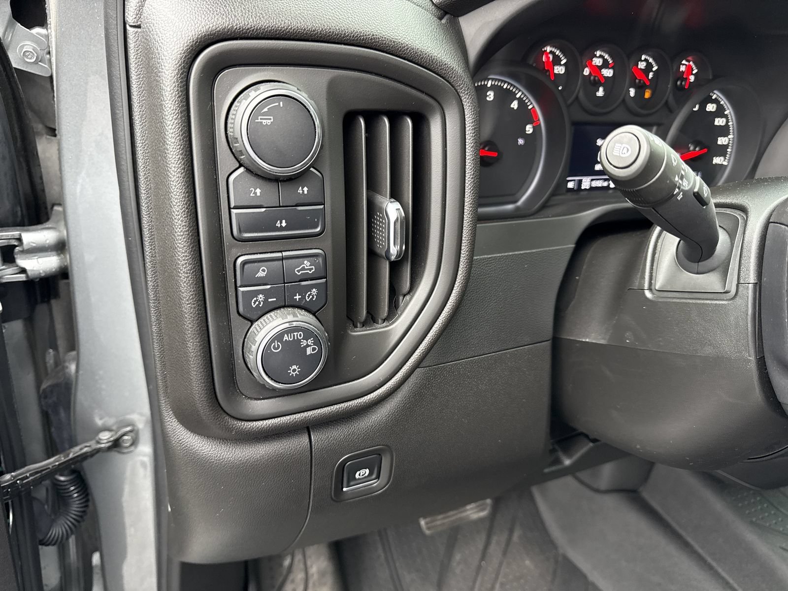 Used 2025 Chevrolet Silverado 2500 Custom w/ Custom Value Package AWD/4WD image 16
