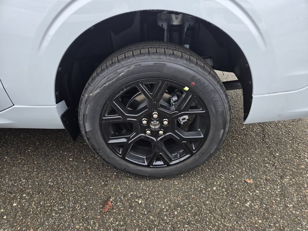 New 2026 Ford Maverick Lobo AWD/4WD image 9