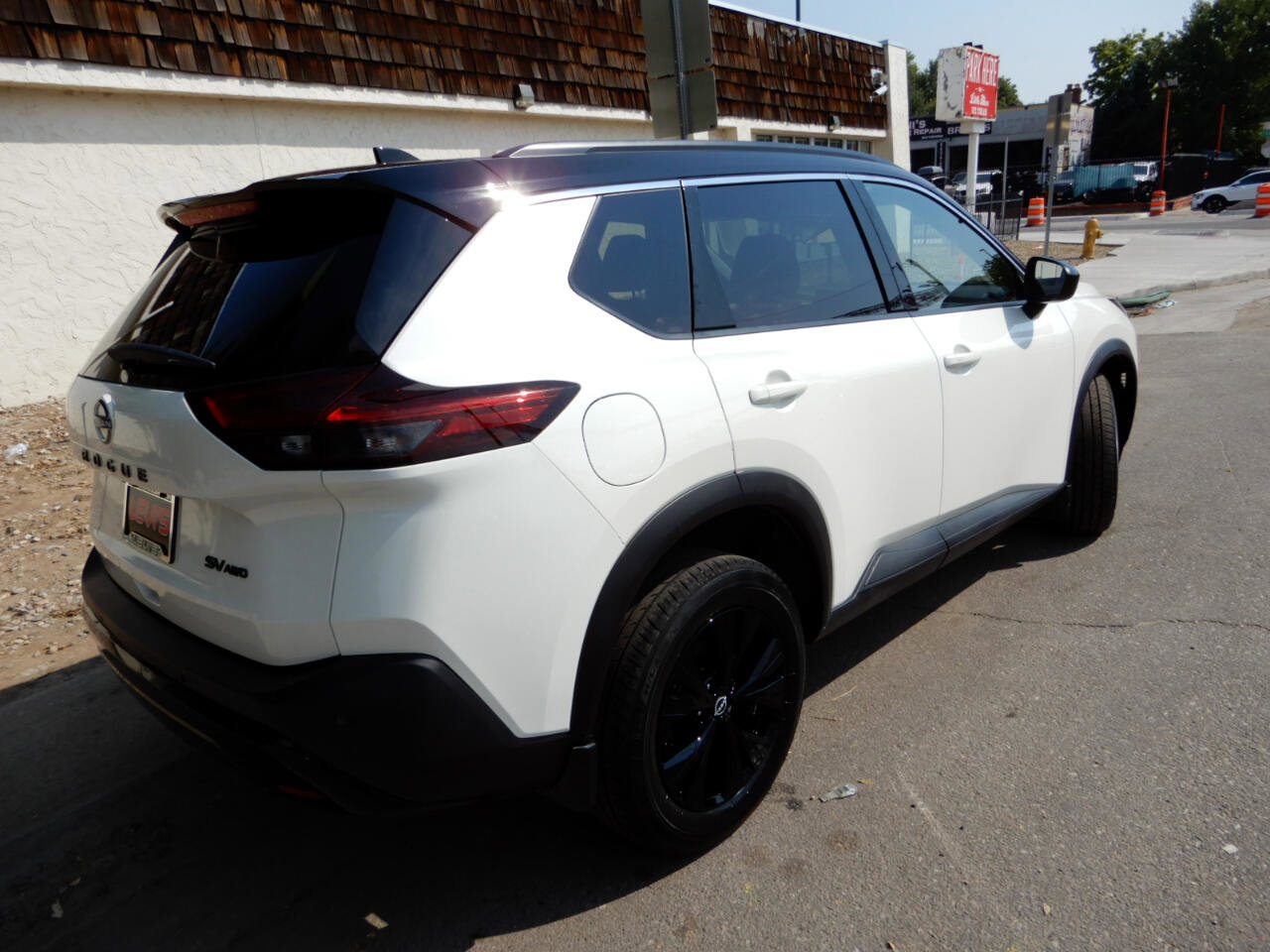 Used 2023 Nissan Rogue SV w/ SV Premium B Package image 5