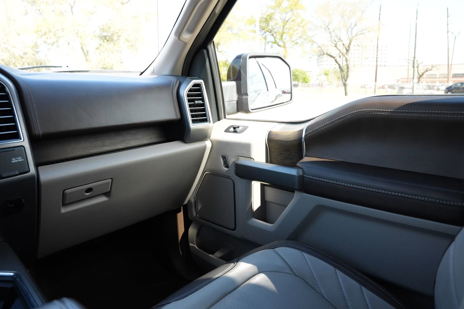 Used 2020 Ford F150 Limited w/ Trailer Tow Package image 8