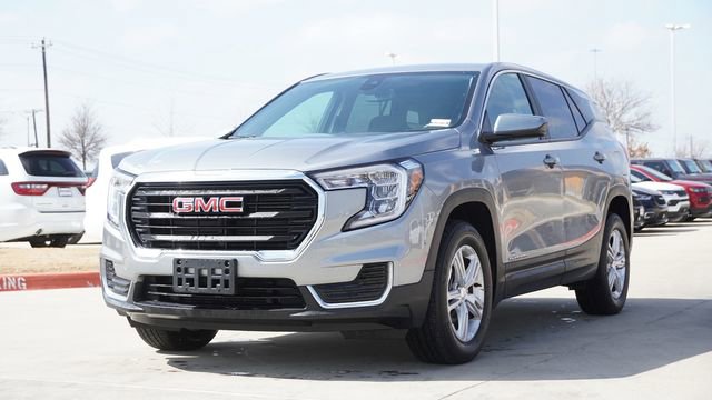Used 2024 GMC Terrain SLE image 3
