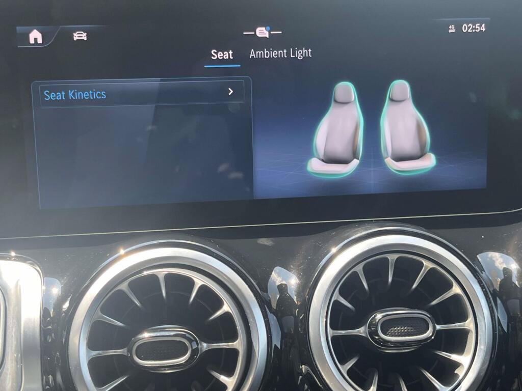 Certified 2024 Mercedes-Benz GLB 250 4MATIC image 25