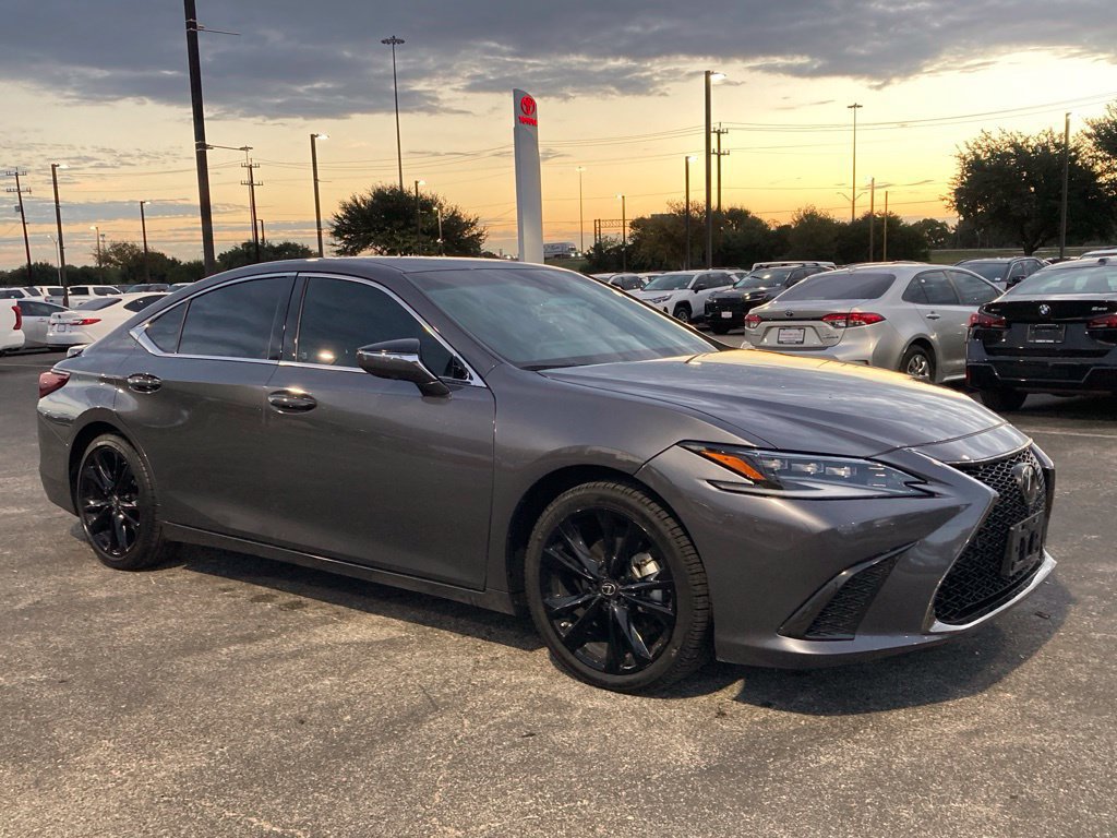 Used 2024 Lexus ES 350 F Sport w/ Accessory Package (Z2) FWD image 3