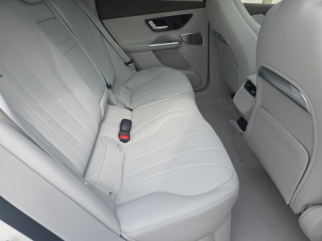 New 2026 Mercedes-Benz EQE 320 4MATIC SUV image 19