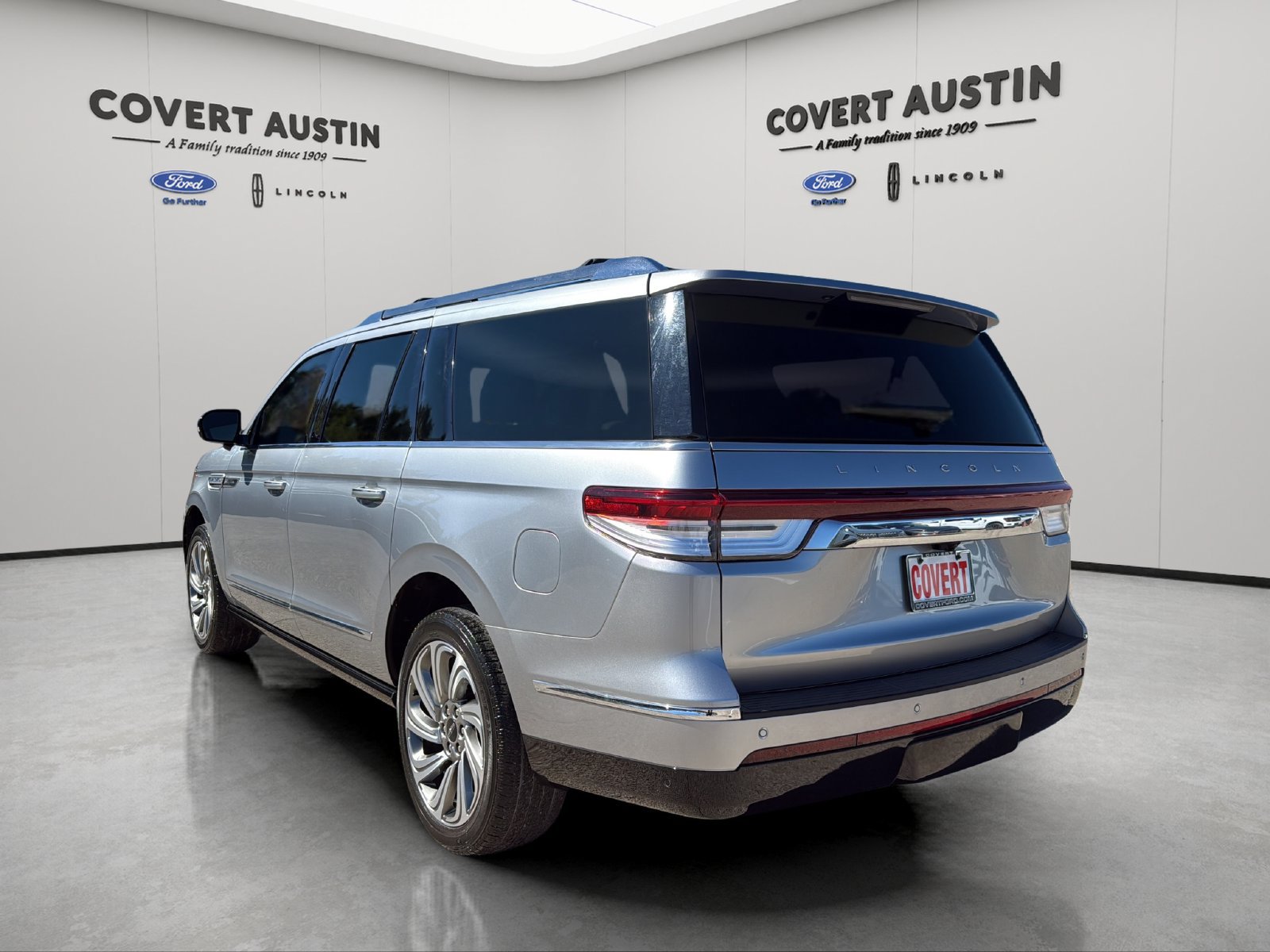 Certified 2023 Lincoln Navigator L Reserve AWD/4WD image 3