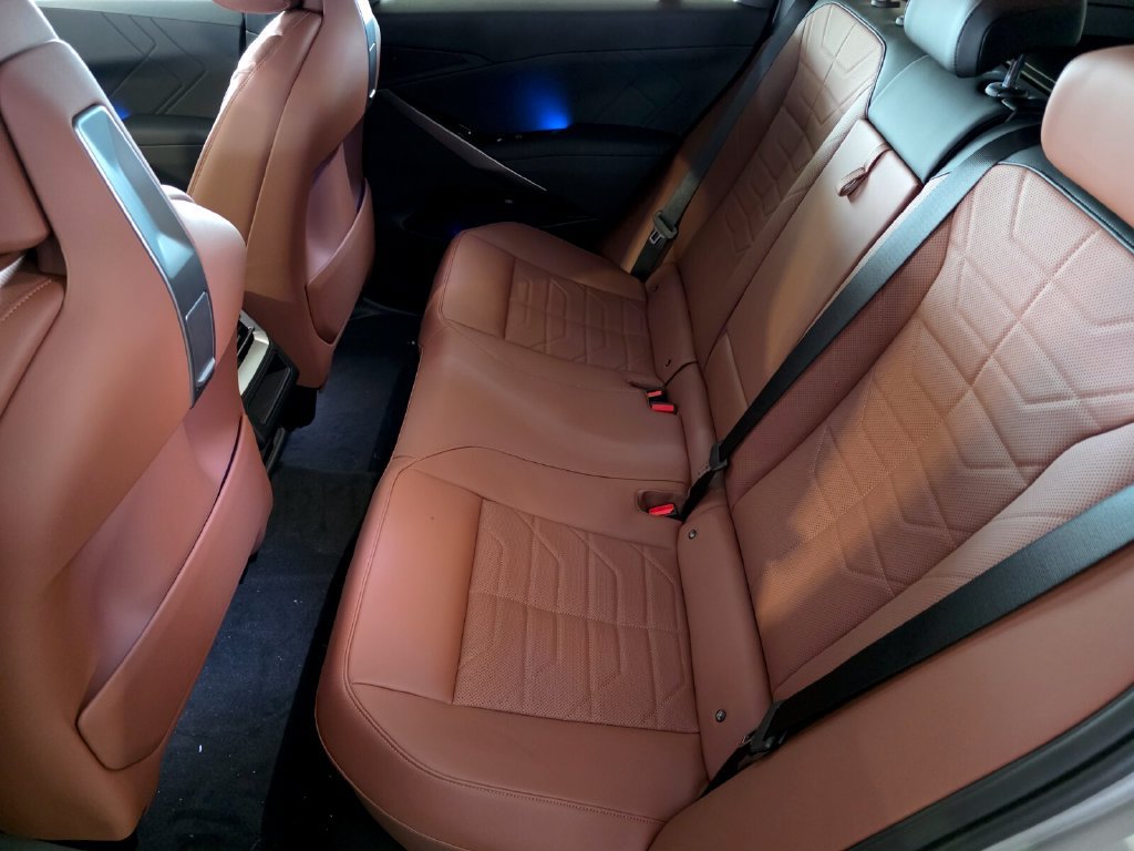 New 2027 BMW X5 xDrive40i w/ Luxury Front Seating Package AWD/4WD image 12