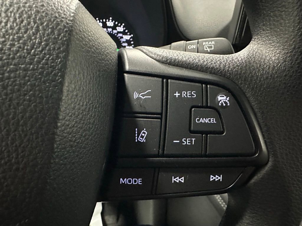 Used 2025 Toyota Sienna LE FWD image 20