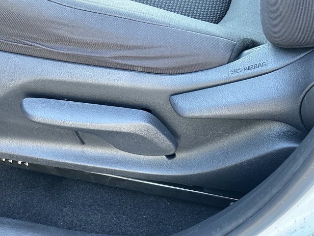 Used 2019 Toyota RAV4 LE AWD/4WD image 16