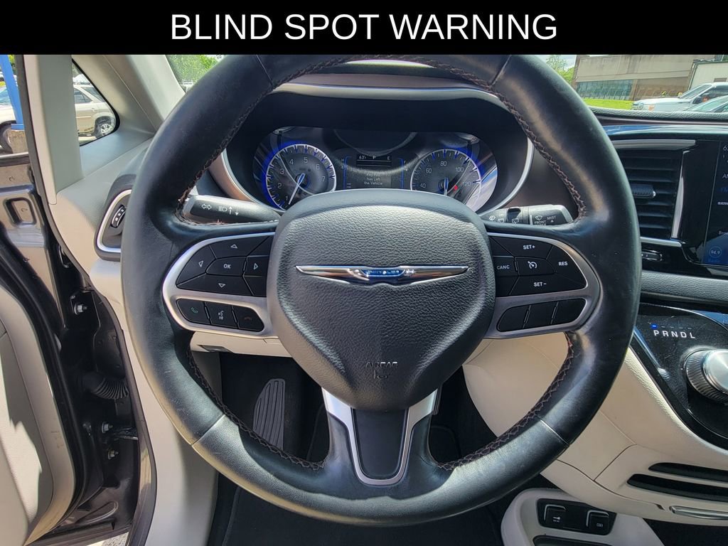 Used 2019 Chrysler Pacifica Touring-L FWD image 20