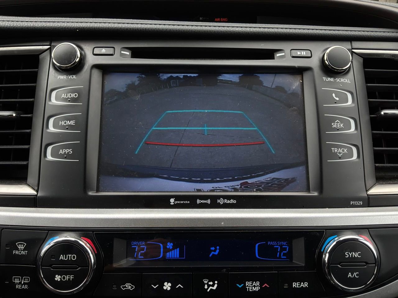 Used 2017 Toyota Highlander Plus FWD image 29