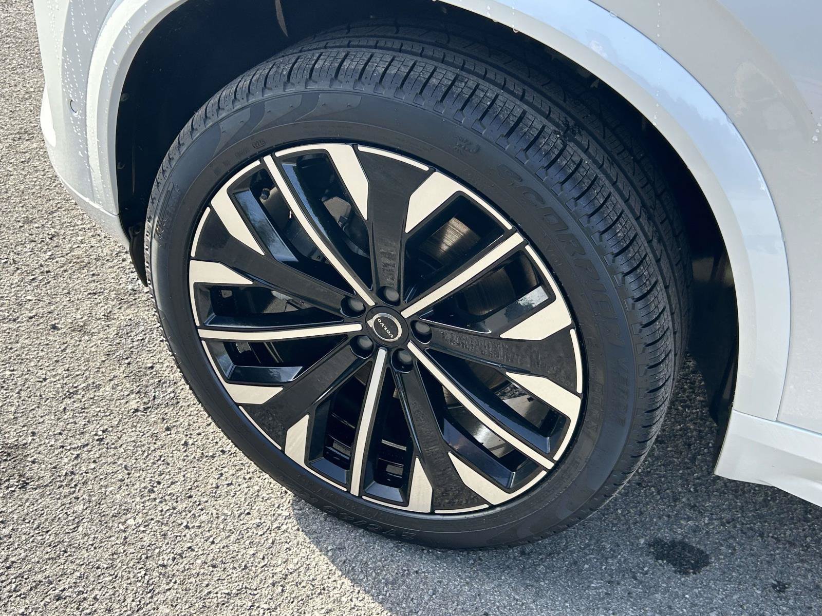 New 2026 Volvo XC90 B6 Ultra w/ Protection Package AWD/4WD image 9