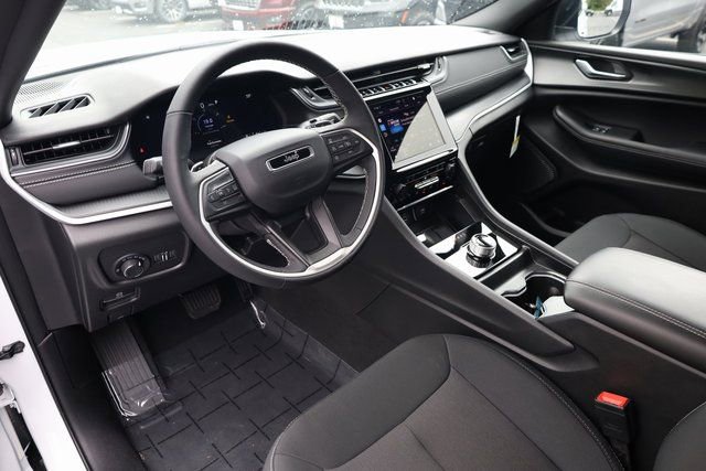 Used 2025 Jeep Grand Cherokee L Laredo w/ Luxury Tech Group I image 10