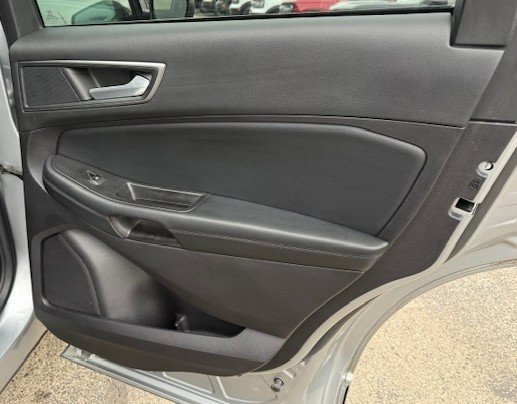 Used 2021 Ford Edge SE image 25