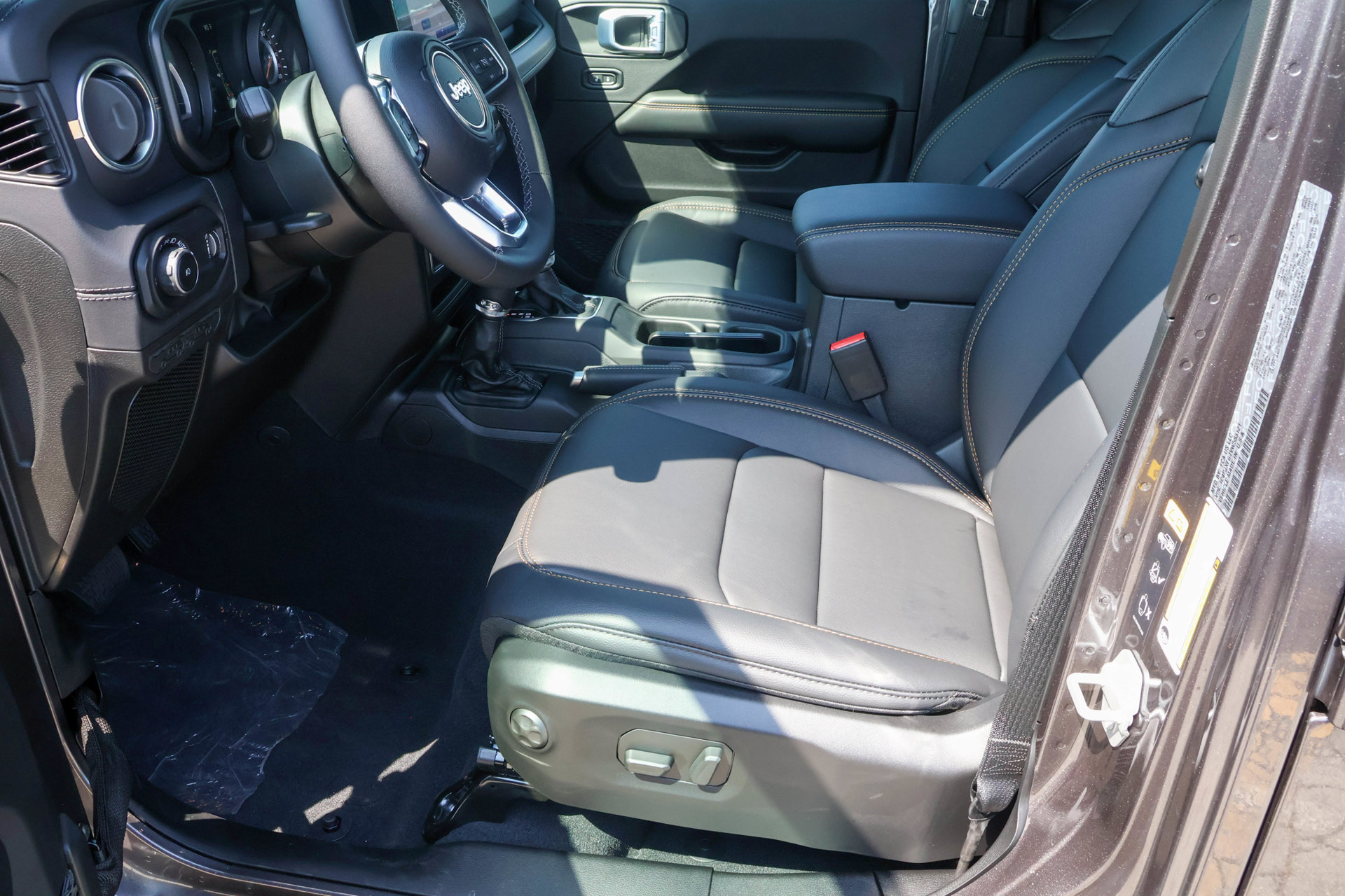 New 2027 Jeep Wrangler Unlimited Sahara AWD/4WD image 4